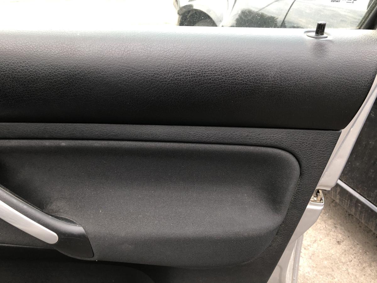 VW Bora 1J T&uuml;rverkleidung vorn rechts Innenverkleidung T&uuml;r T&uuml;rpappe Golf 4