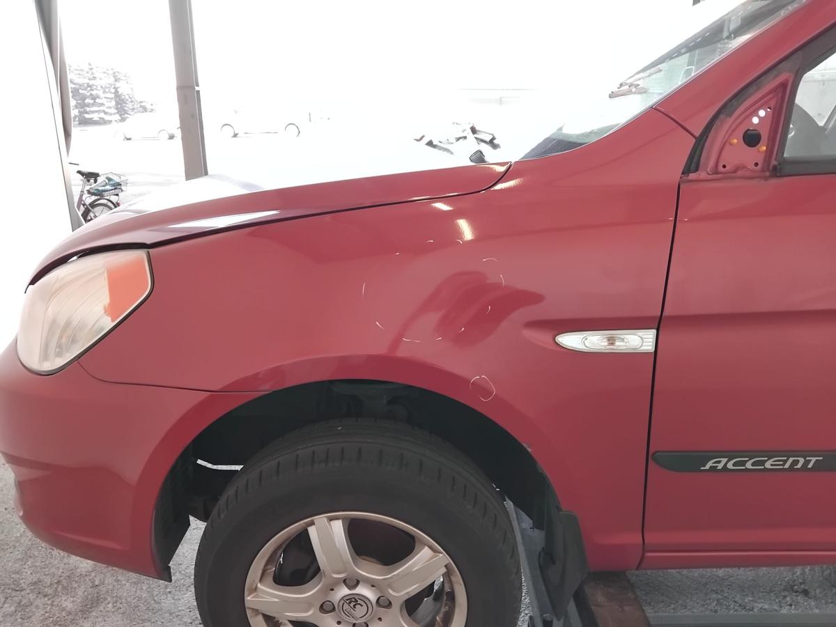 Hyundai Accent 3 MC original Kotfl&uuml;gel vorn links N8 Tango Red 3-t&uuml;rig BJ2007
