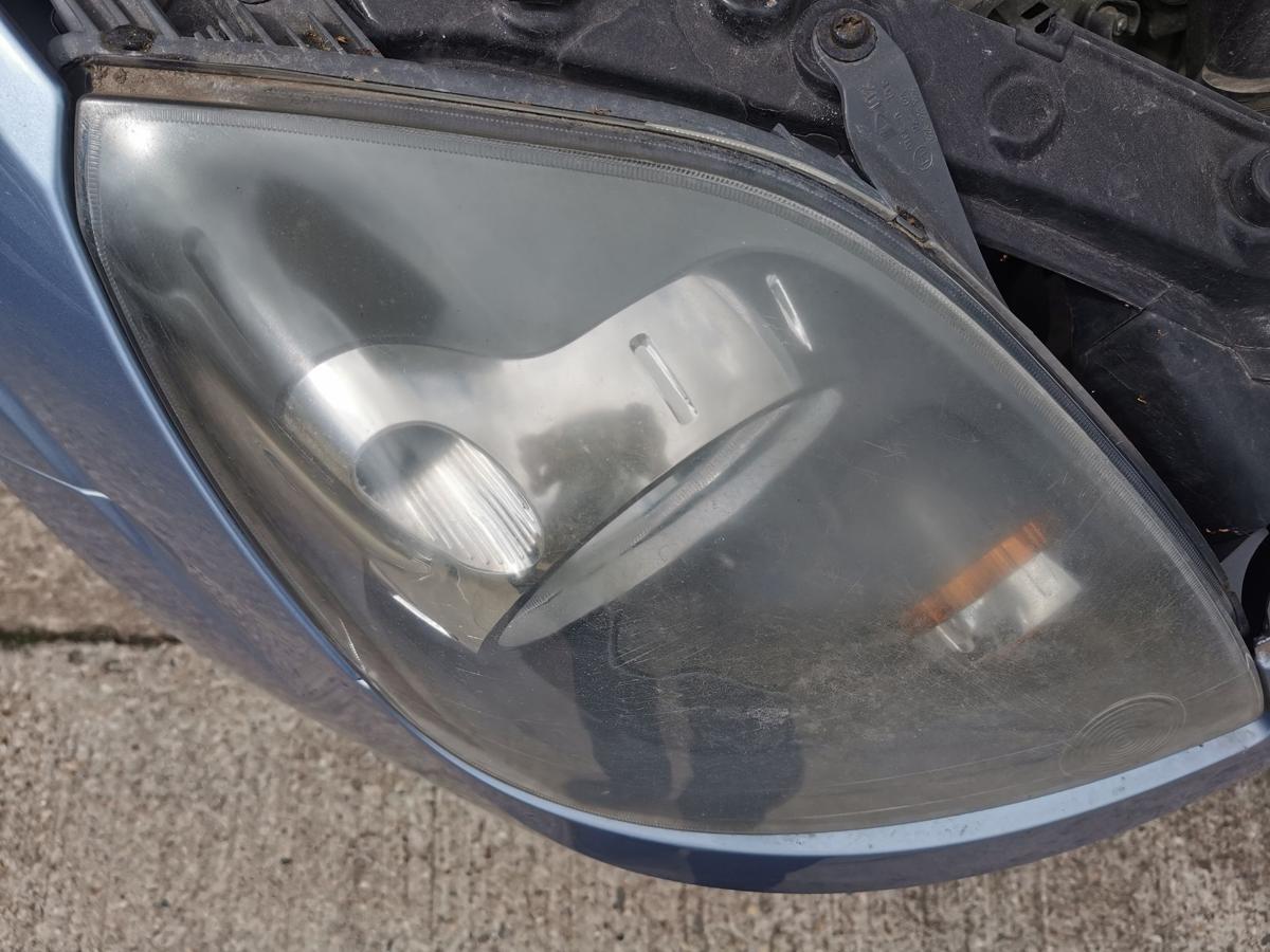 Ford Fiesta JD3 Scheinwerfer Hauptscheinwerfer Frontscheinwerf vorn rechts trüb