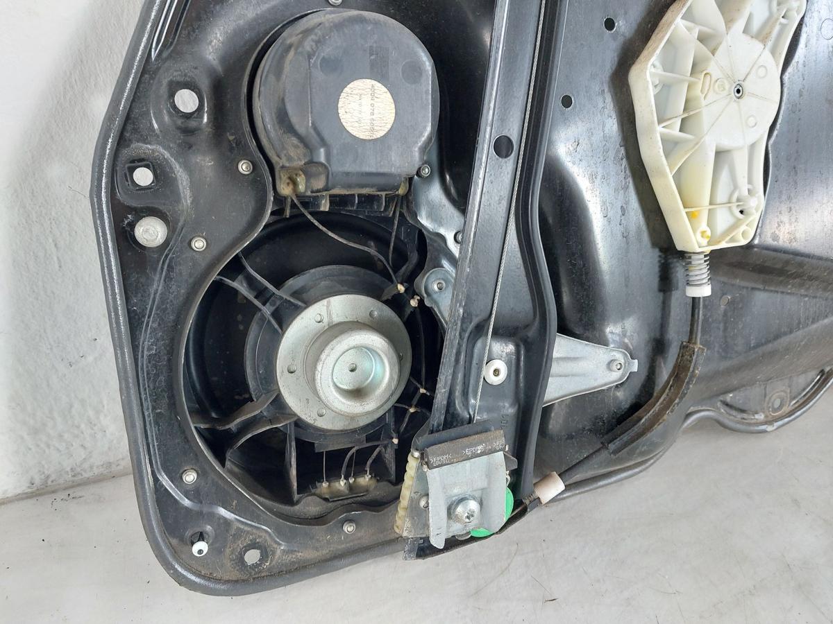 VW Passat 3C B7 Variant Fensterheber vorn links Motor Mechanik Grundplatte
