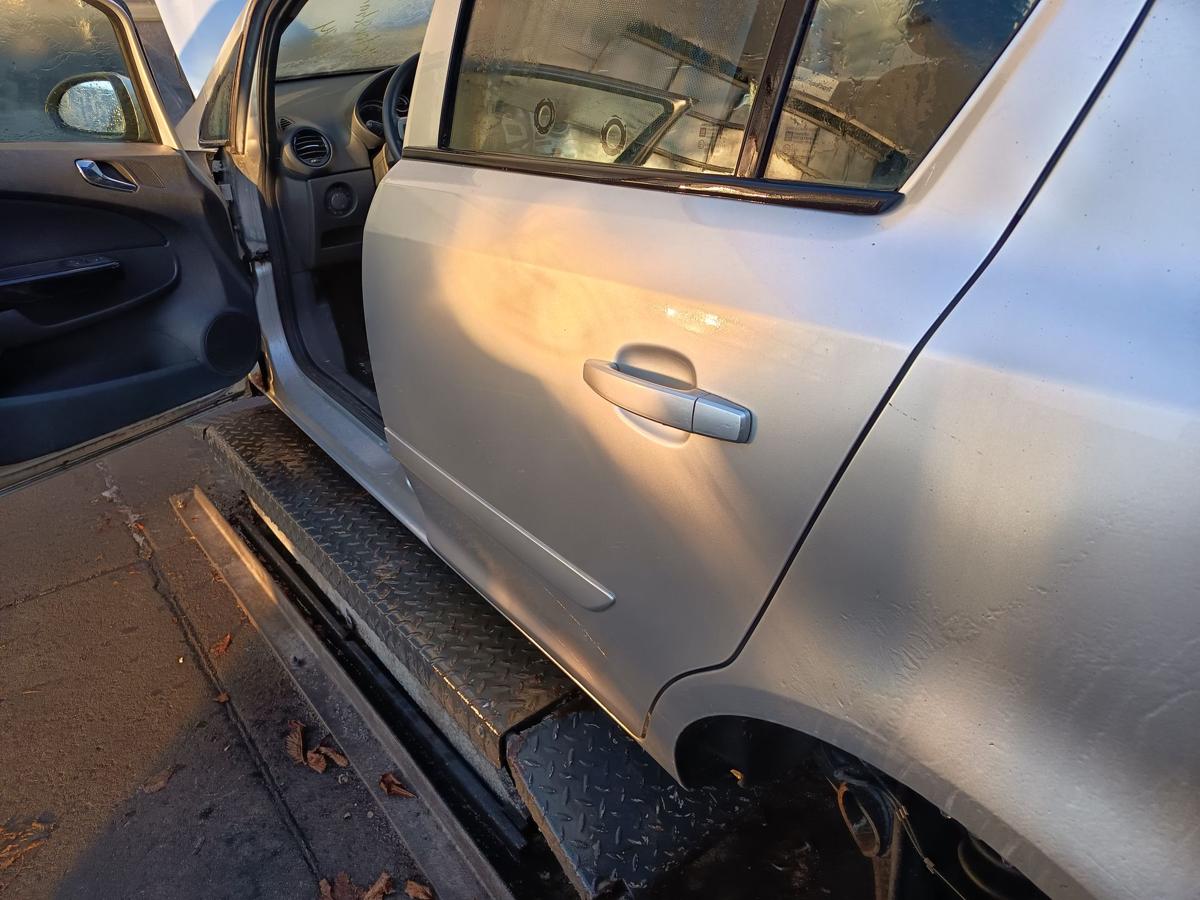 Opel Corsa D original T&uuml;r hinten links Fond Z157 Starsilber Bj 2007