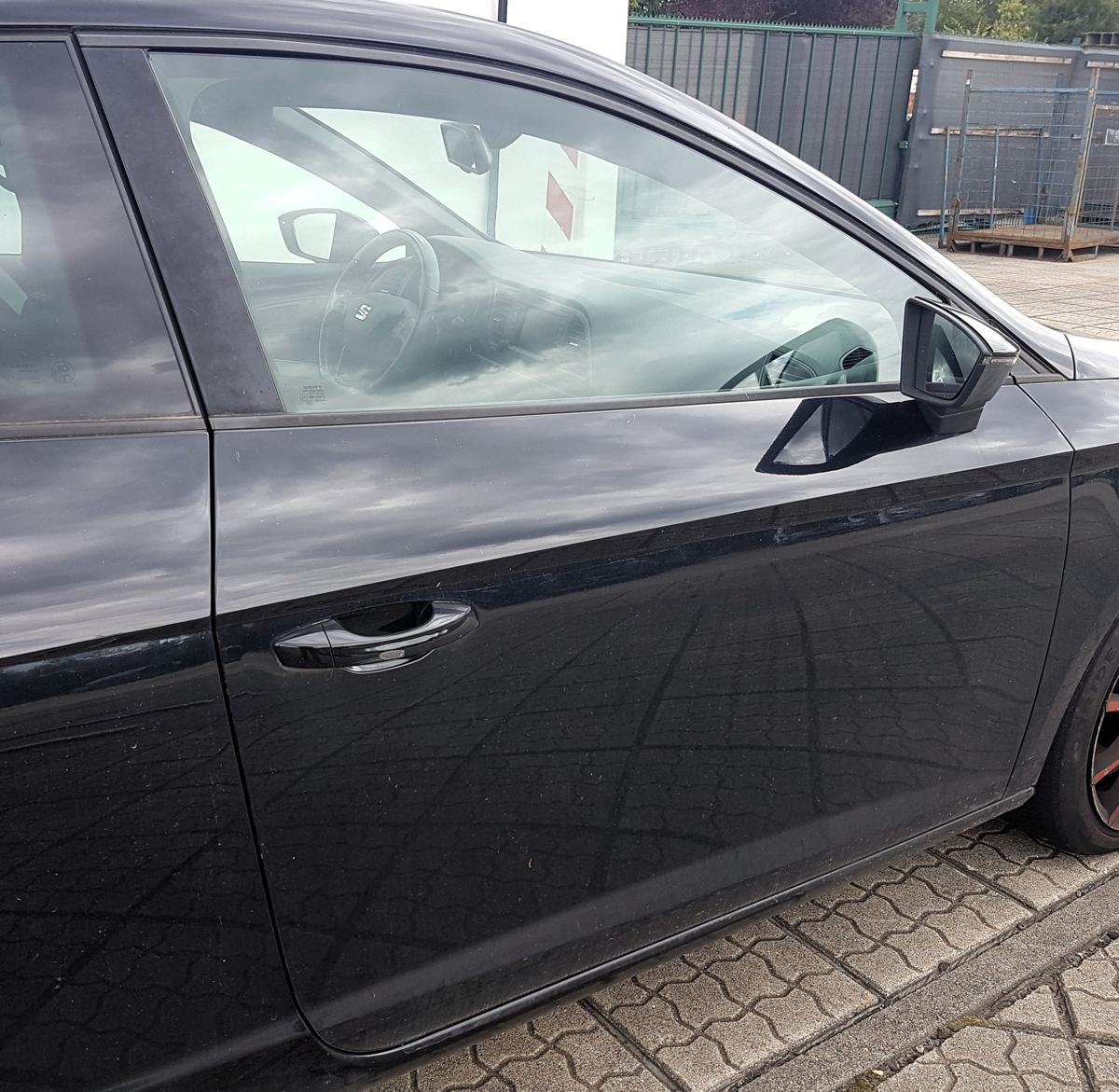 Seat Leon 5F T&uuml;r vorn rechts in LZ9Y Phantomschwarz Met Bj2014 3 T&uuml;rig Rohbau