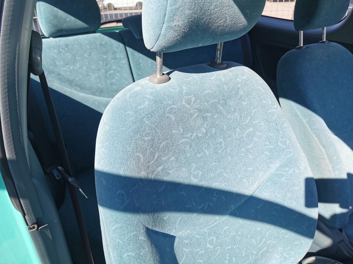 Toyota Yaris XP10 Beifahrersitz Sitz Autositz vorn rechts 3 Türer Velour