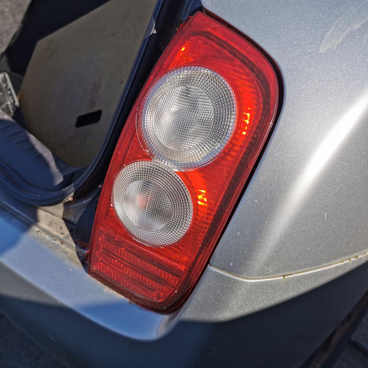 Nissan Micra K12 Rückleuchte Schlussleuchte Rücklicht Lampe hinten rechts 3Trg