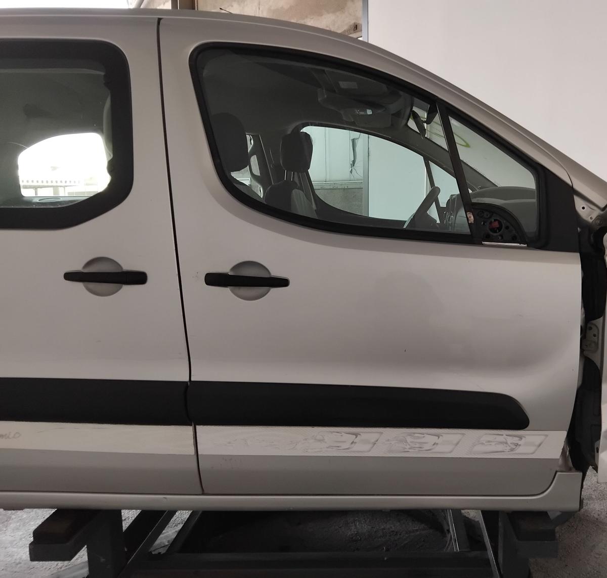 Peugeot Partner Tepee 2 T&uuml;r vorn rechts Beifahrert&uuml;r BJ2009 EZR aluminiumgrau