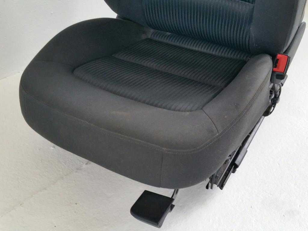 Audi A4 8K B8 Autositz Sitz vorn rechts Beifahrersitz Stoff mit Muster