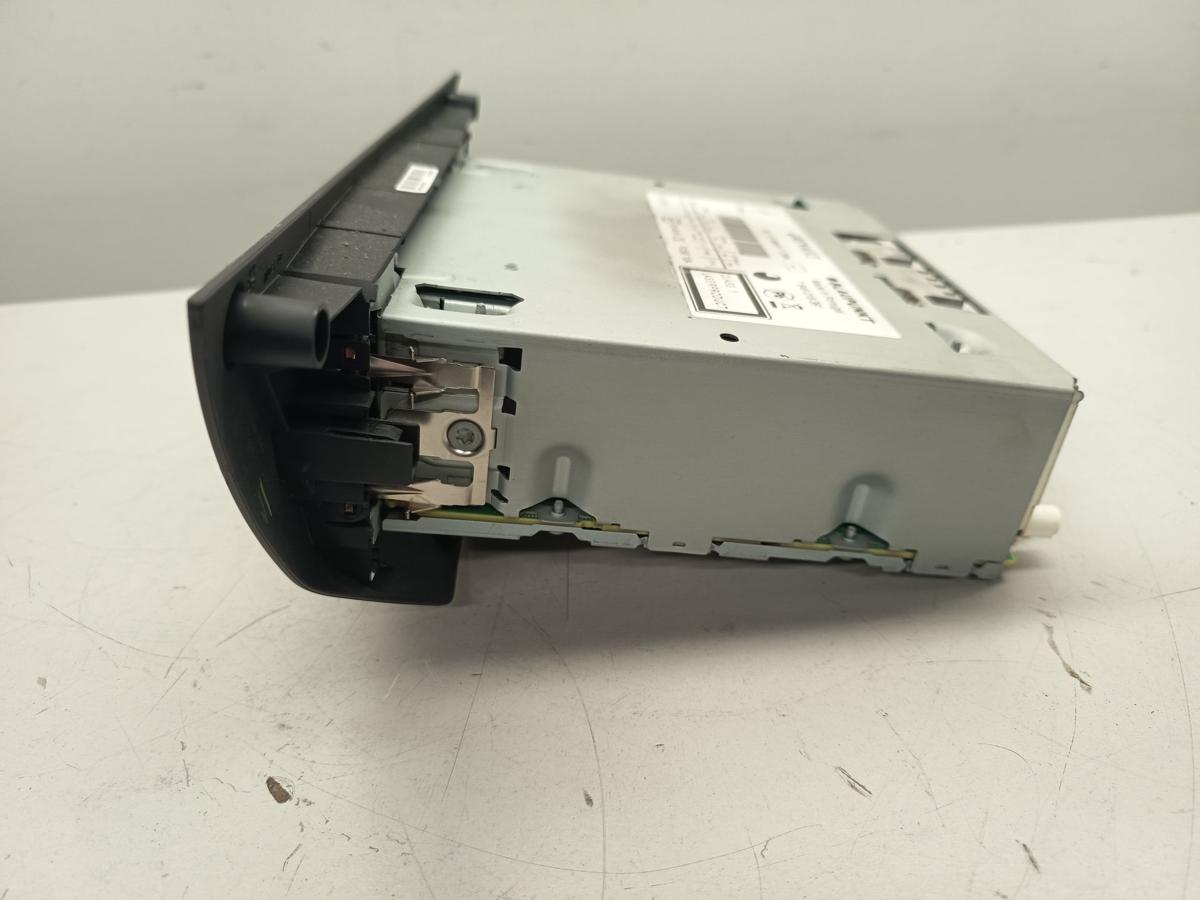 Renault Laguna III Kombi Baujahr 2010 original Radio CD-Radio von Blaupunkt