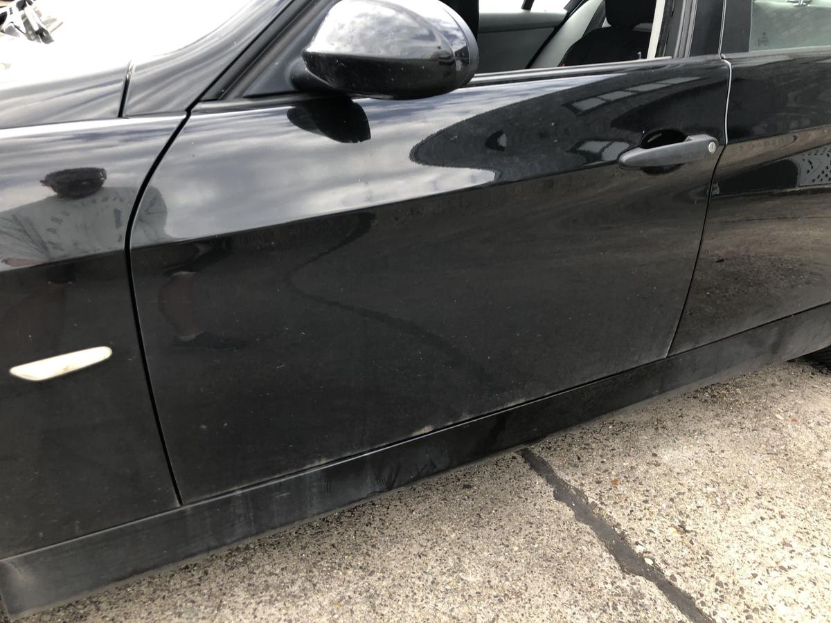 BMW 3er E90 E91 Tür vorn links Fahrertür Rohbau Unterkante Rost schwarz II 668
