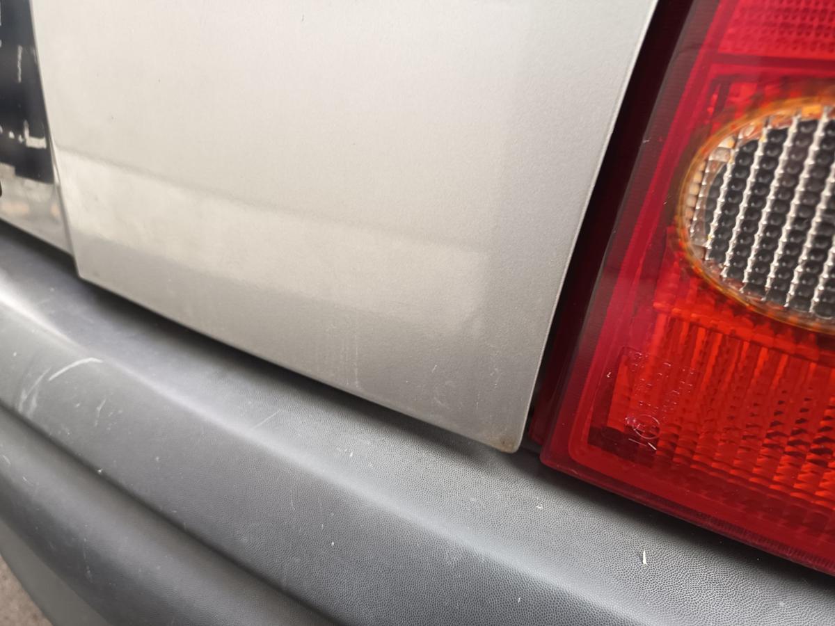 Opel Corsa B S93 Bj 1996 original Heckklappe mit Scheibe Z140-graumet.