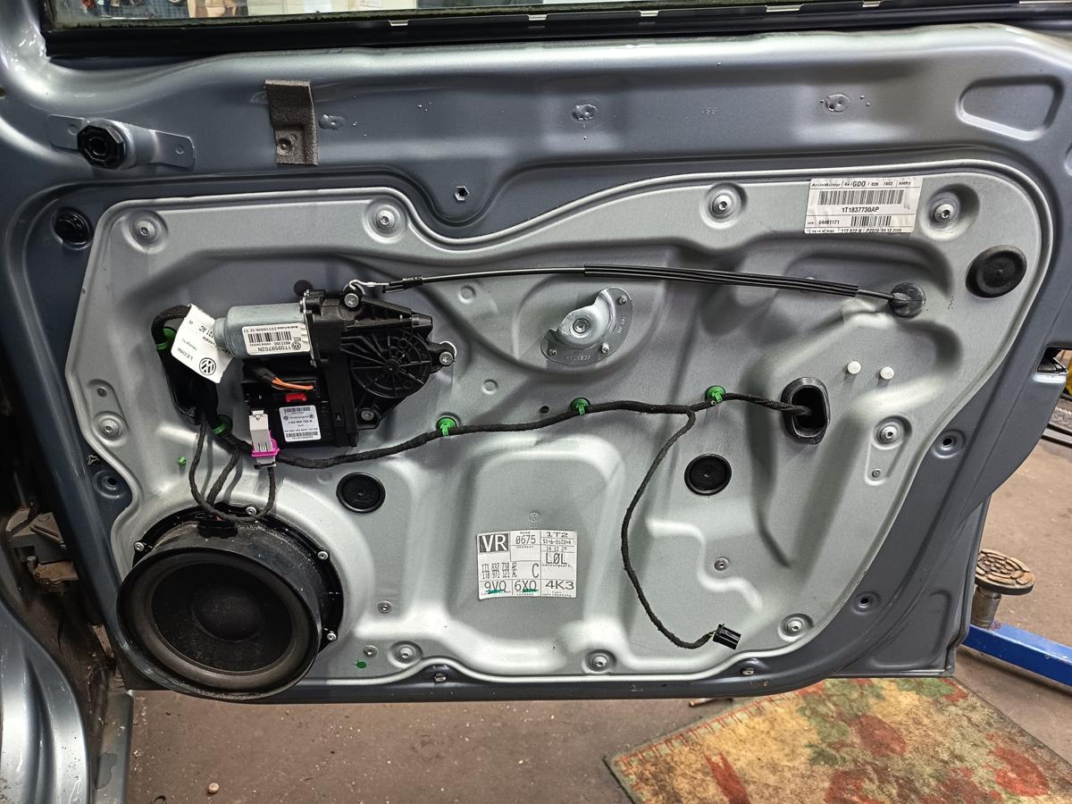 VW Touran 1T3 GP original Fensterheber mit Motor vorn rechts Beifahrer Bj 2010