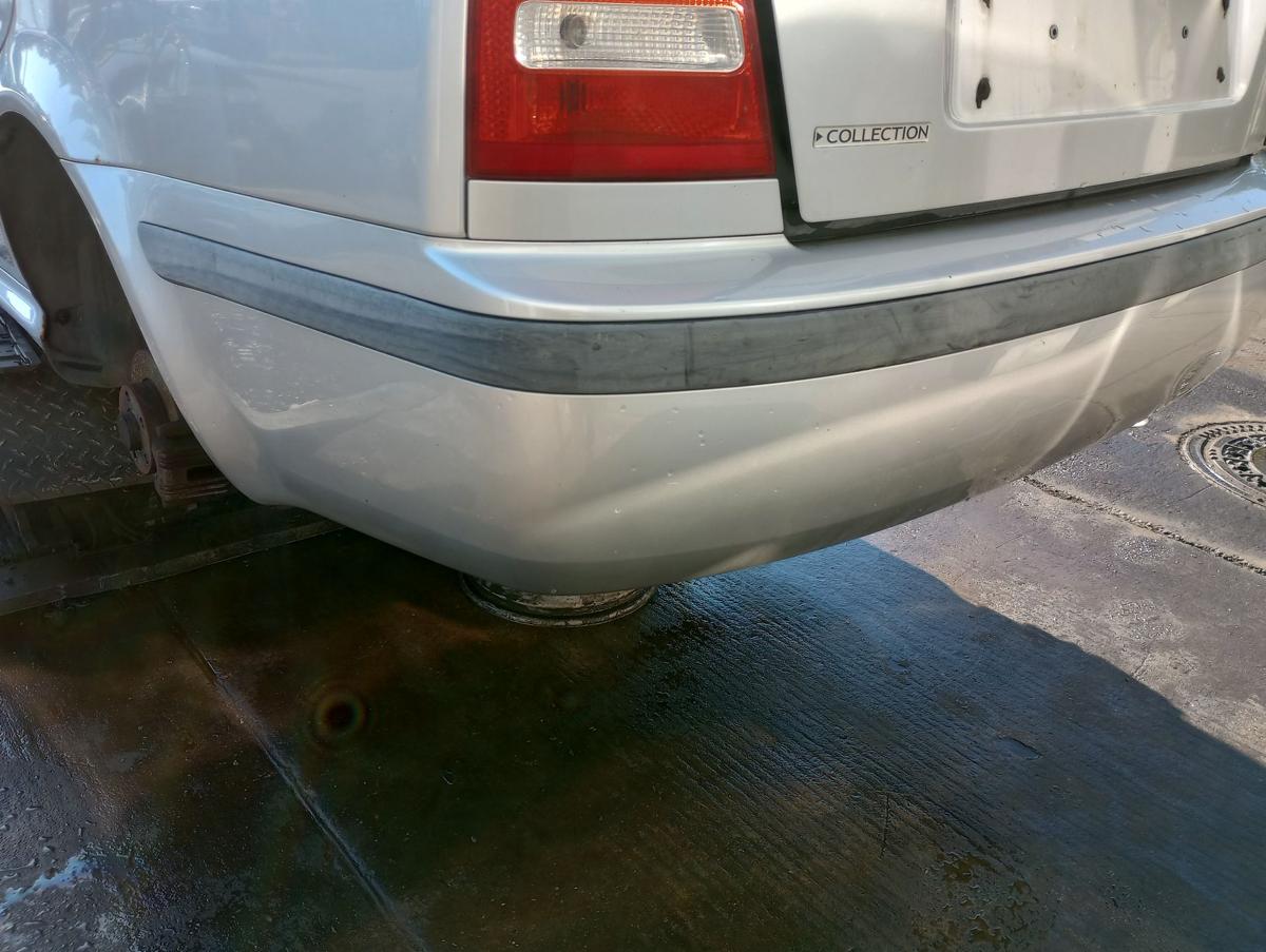 Skoda Octavia 1U orig Stoßstange hinten Stoßfänger LF7T Silber Bj 2003
