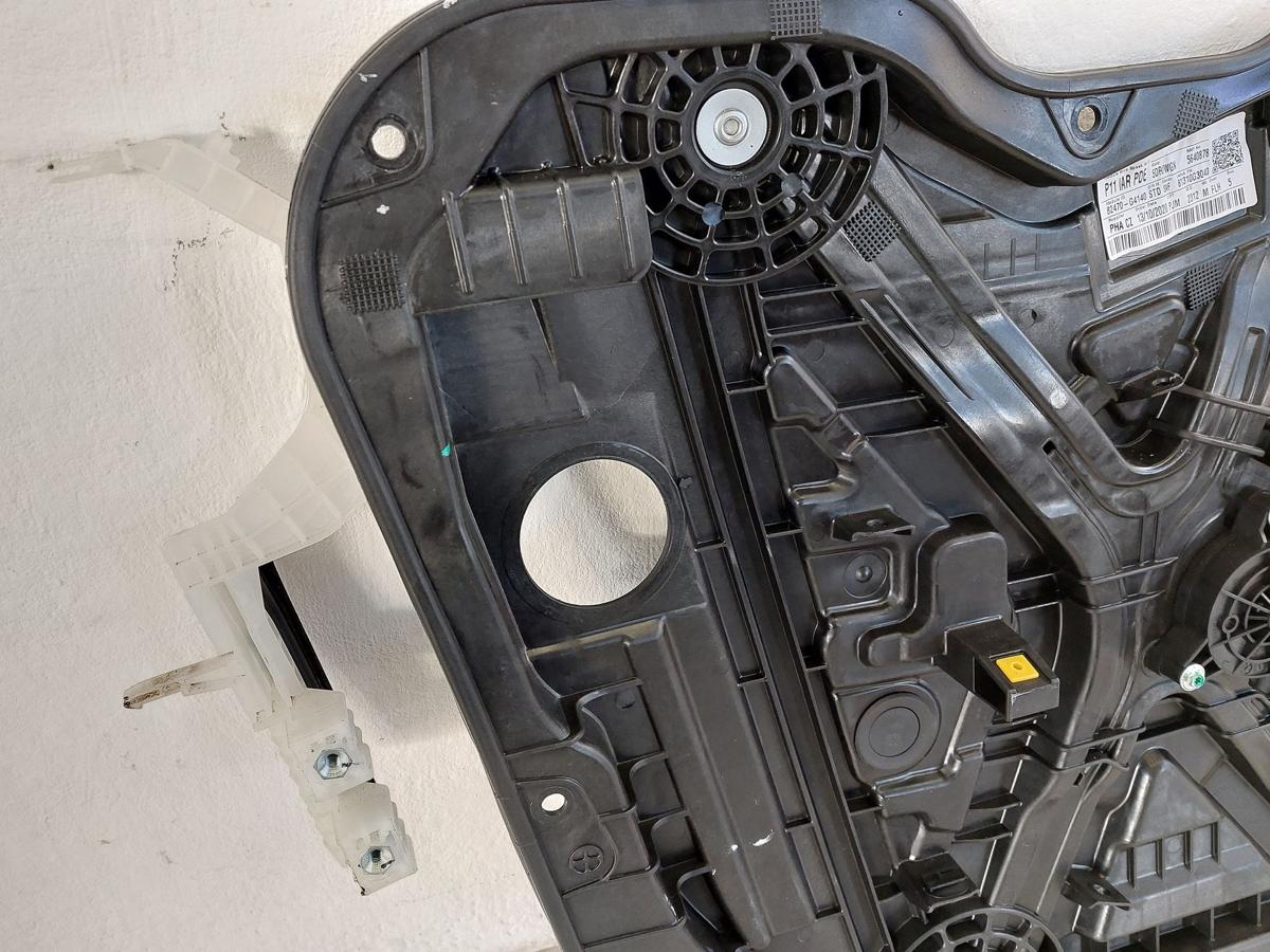 Hyundai i30 PD Mild Hybrid Fensterheber vorn links auf Grundplatte Fahrerseite