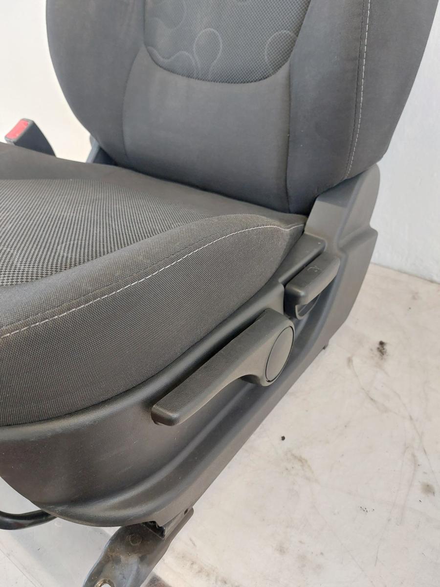 Hyundai i20 PB Sitz vorn links Fahrersitz Stoff mit Heizung 5 türer Autositz