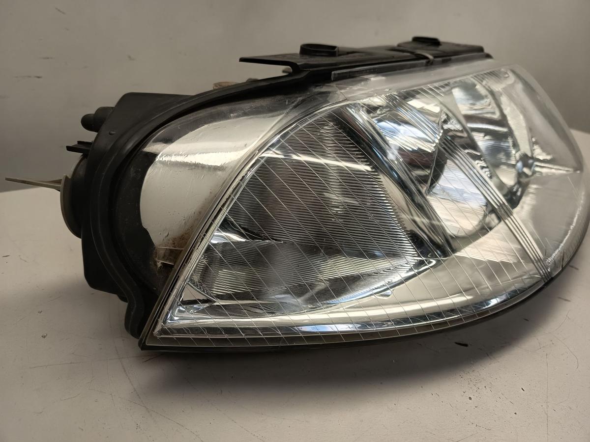 VW Passat 3BG Bj 2004 Scheinwerfer rechts Hauptscheinwerfer Halogen