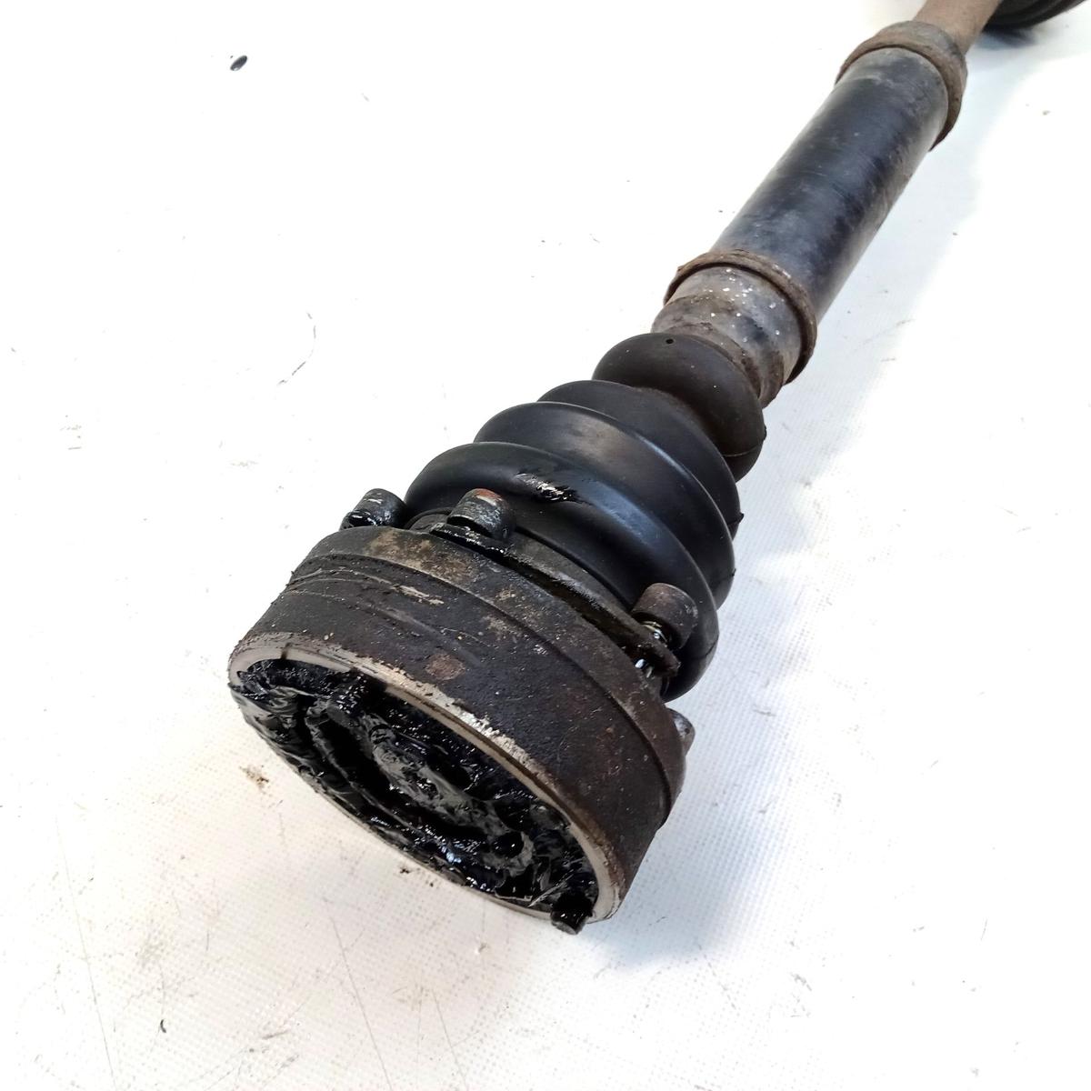 Audi A4 B5 original Antriebswelle Gelenkwelle vorn links 1.6 74kw Bj.1997