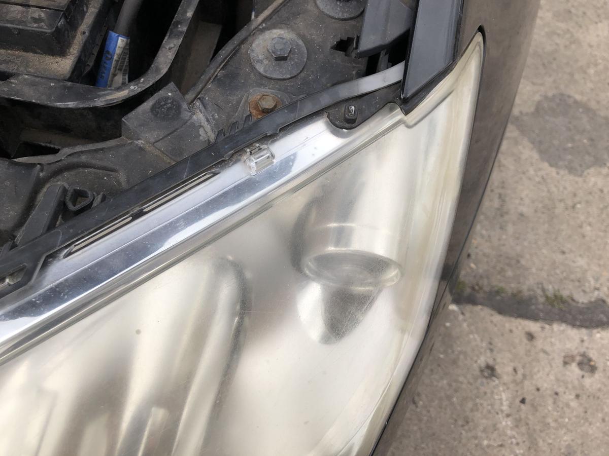 Renault Laguna III 3 Scheinwerfer links Hauptscheinwerfer Halogen stark Tr&uuml;b OE