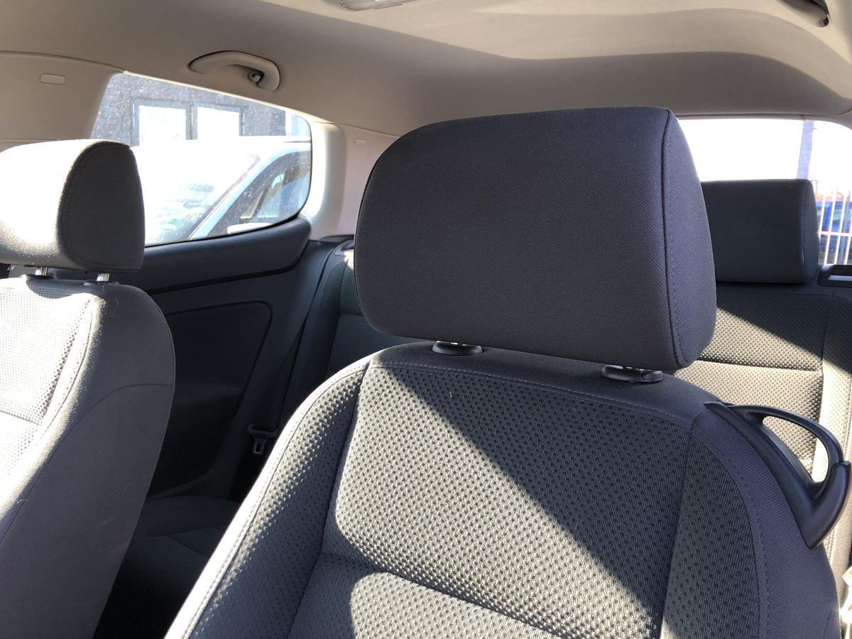 VW Golf 5 V 1K Sitz vorn links Fahrersitz f&uuml;r 3 t&uuml;rer passend ohne Sitzheizung