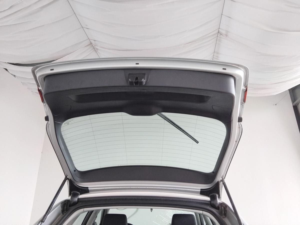 Audi A3 8P Sportback Heckklappe lichtsilber LY7W mit Heckscheibe 5 Türer BJ2006