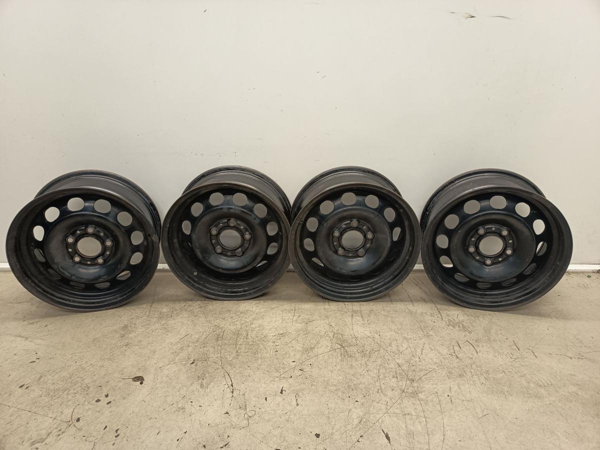 BMW E87 Satz Stahlfegen 7x16 ET44 5x120 OHNE Reifen Bj 2005