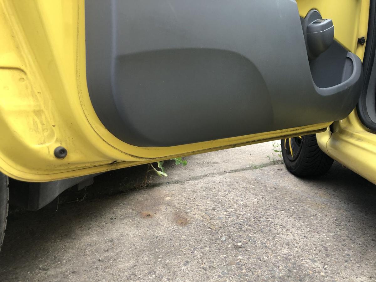 Peugeot 107 Typ P T&uuml;r vorn links Fahrert&uuml;r nur f&uuml;r 3 t&uuml;rer KBL Citrus Gelb