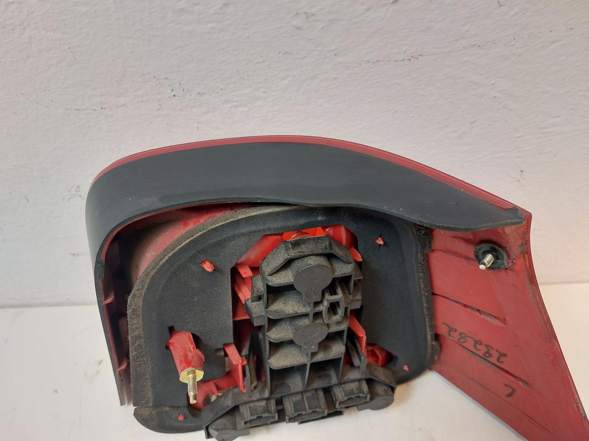 VW Golf 4 1J R&uuml;ckleuchte links R&uuml;cklicht Heckleuchte 3 oder 5 t&uuml;rer rot weiss