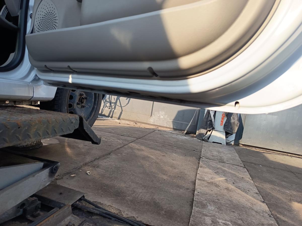 Renault Twingo II original T&uuml;r rechts Beifahrer 369 Arktiswei&szlig; Bj 2009