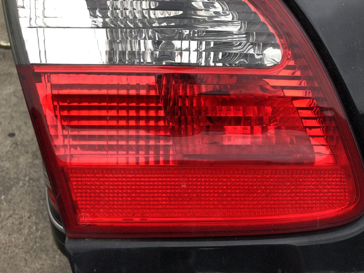 Mercedes E Klasse S211 Mopf R&uuml;ckleuchte innen links Heckklappe T Modell OEM