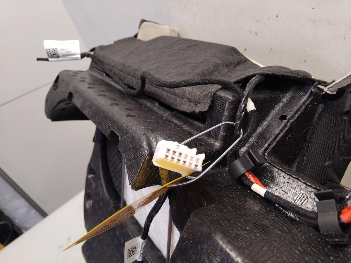 Tesla Model S 2.Facelift Rücksitzfläche Leder cream beheizt Bj.2023