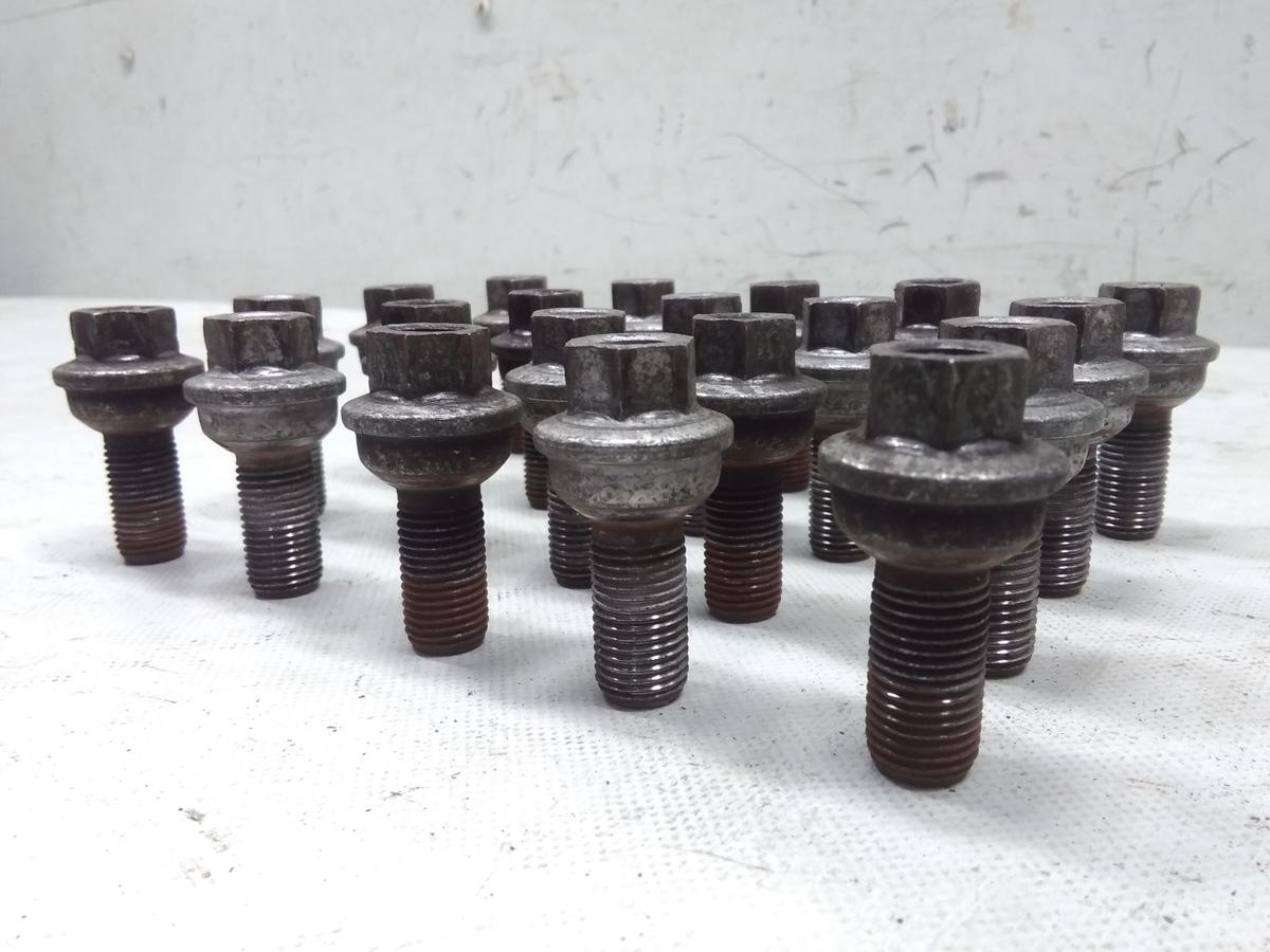 Mercedes Vito 447 Satz Radbolzen 20 St&uuml;ck M14x1,5 SW17 Bj.2014