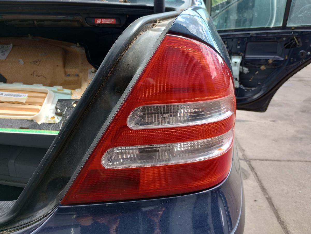 Mercedes W203 original Rückleuchte rechts Heck Schluss Licht Bj 2000