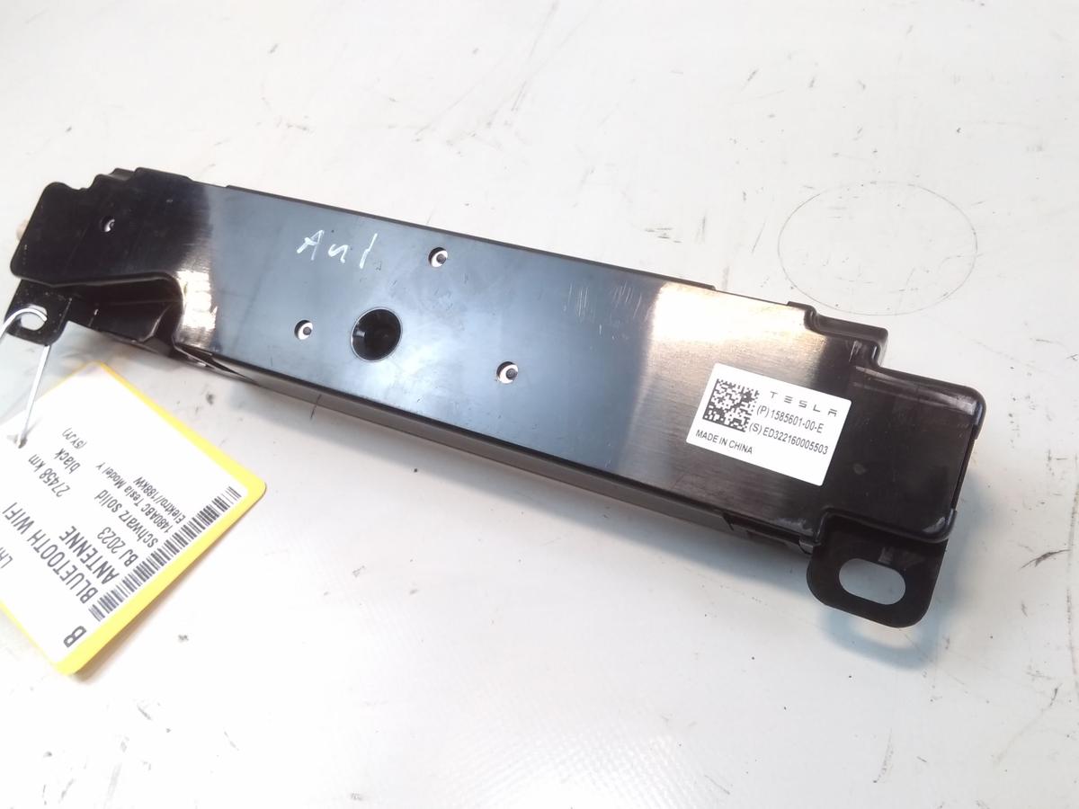 Tesla Model Y orig Bluetooth WIFI Antenne 158560100E unter Sonnenblende BJ2023