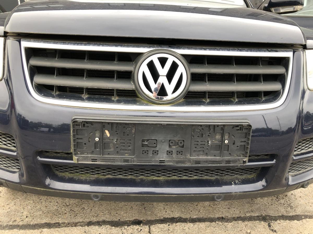 VW Touareg 7L Sto&szlig;f&auml;nger vorn Frontsch&uuml;rze mit PDC K&uuml;hlergrill LA5G Perlblau