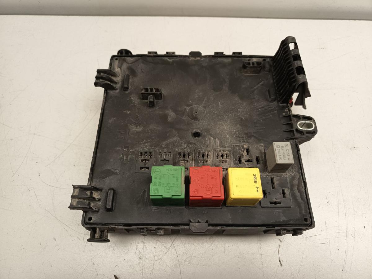 Opel Vectra C Bj 08 orig Steuerger&auml;t Sicherungskasten Zentralelektr. entheiratet