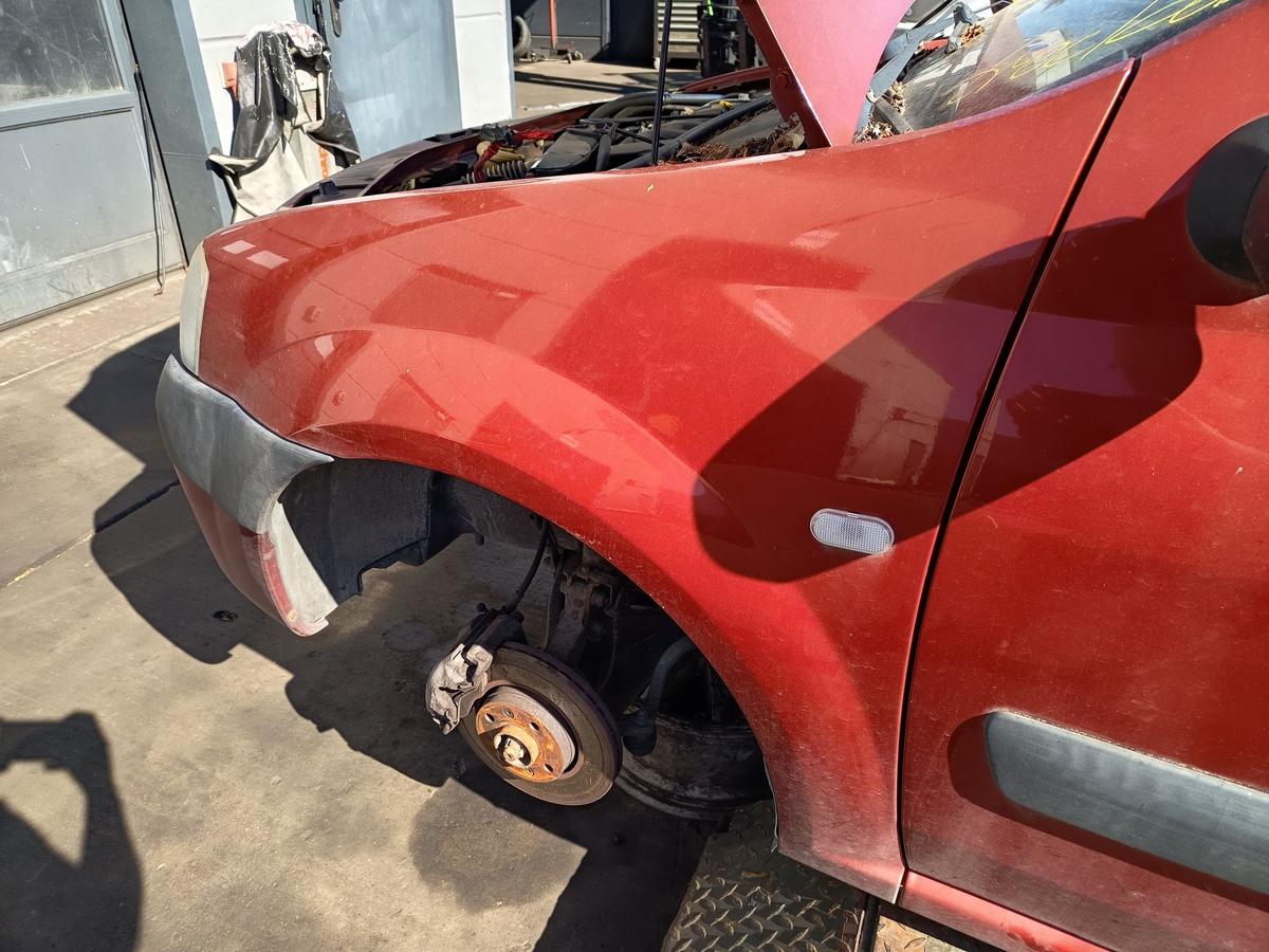 Dacia Logan MCV original Kotfl&uuml;gel links OV21D Red Passion vor Facelift Bj 2008