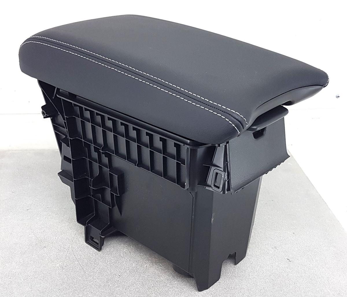 Mitsubishi Eclipse Cross Mittelarmlehne Bj2023 schwarz