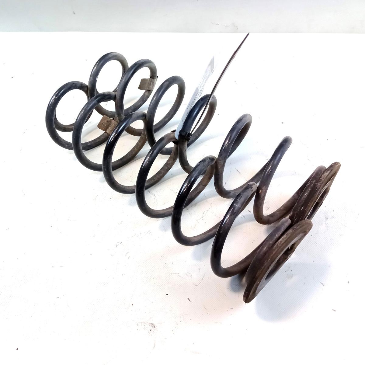 VW Golf 7 Flie&szlig;heck original Satz Schraubenfeder Hinterachse 1.6TDI BJ2017