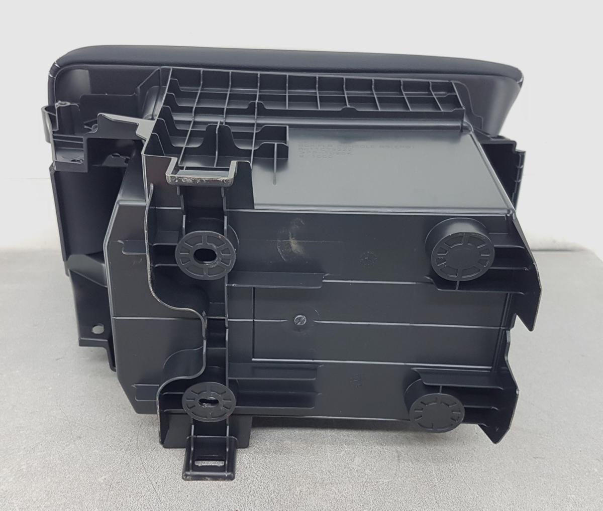 Mitsubishi Eclipse Cross Mittelarmlehne Bj2023 schwarz