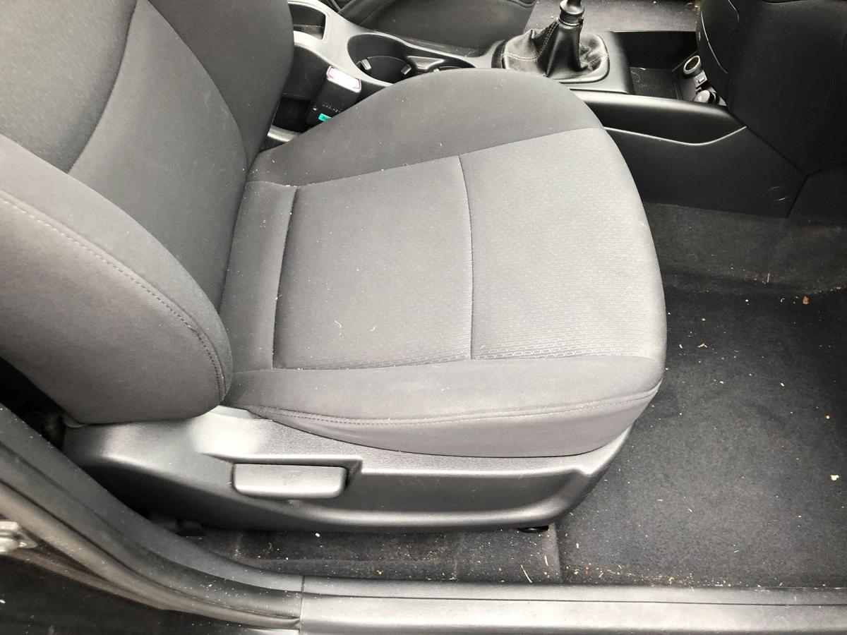 Hyundai i30 FD Sitz vorn rechts Beifahrersitz Stoff ohne Heizung Autositz