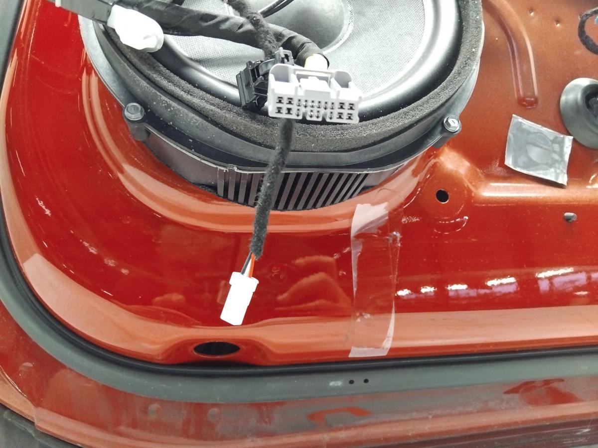 Tesla Model S T&uuml;r vorn rechts Beifahrert&uuml;r dunkelrotmet PPMR sunset red Bj.2019