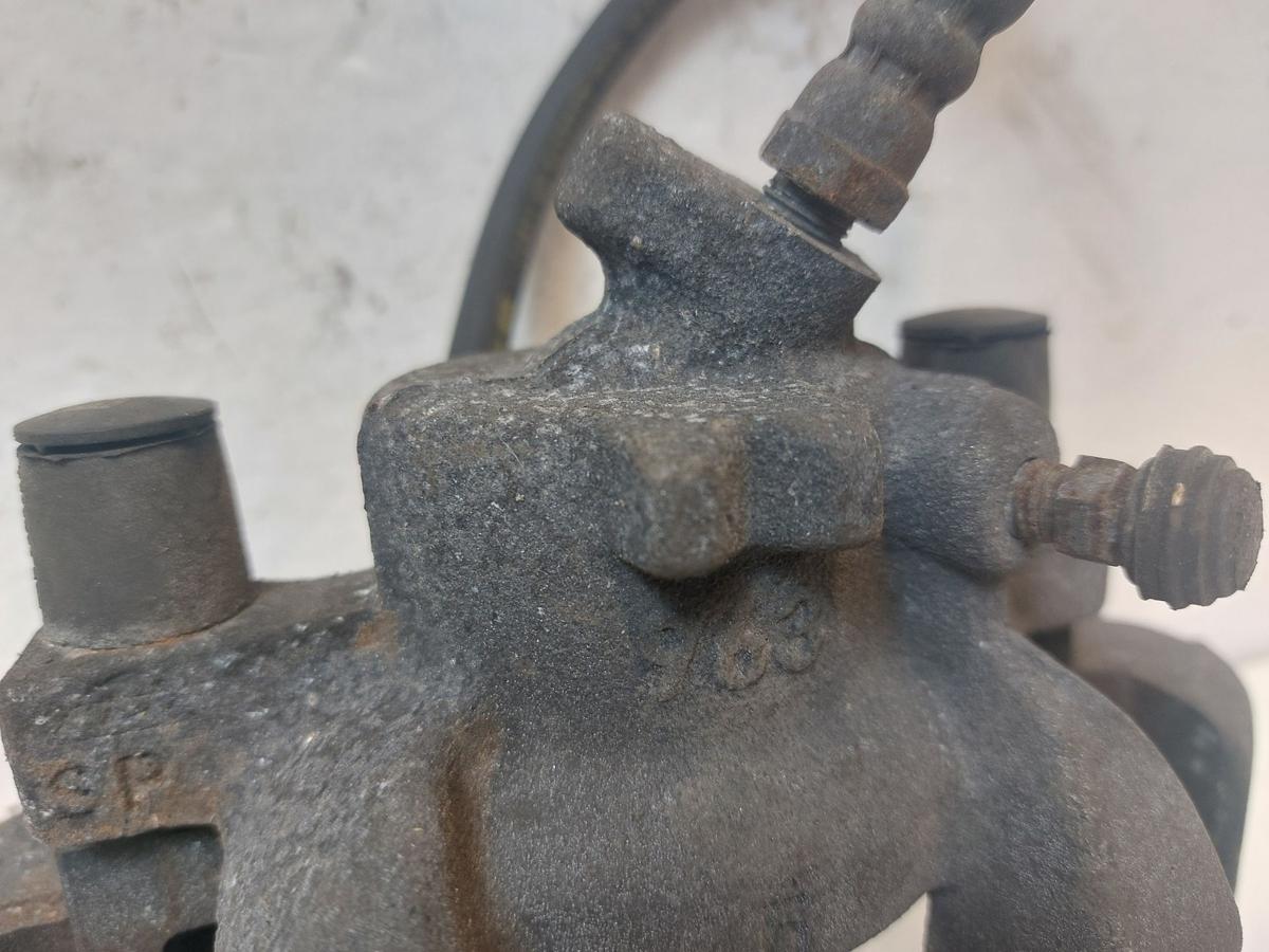 Renault Clio IV X98 TCe90 Bremssattel vorn links Sattel Bremszange 900ccm 66kw