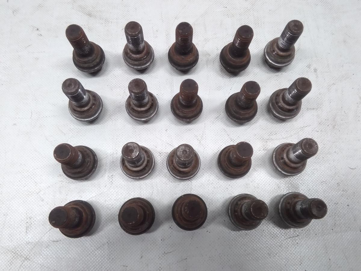 Mercedes Vito 447 Satz Radbolzen 20 St&uuml;ck M14x1,5 SW17 Bj.2014