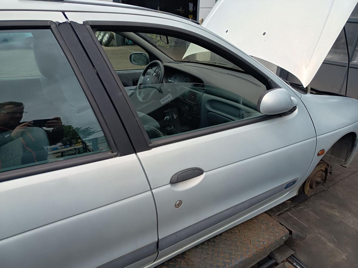 Renault Megane original T&uuml;r vorne rechts MV632 Polargrau Baujahr 2001