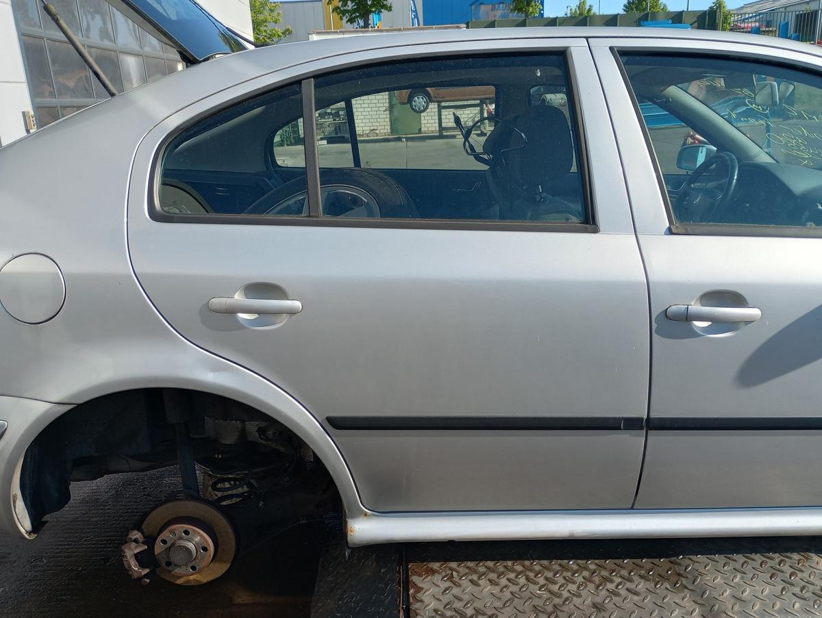 Skoda Octavia 1U orig Tür hinten rechts Limo Beifahrerseite LF7T Silber Bj 2003