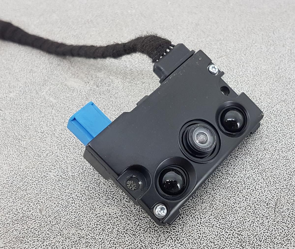 Tesla Model X Innenkamera Bj20221588124-00-J W&auml;chter Guard
