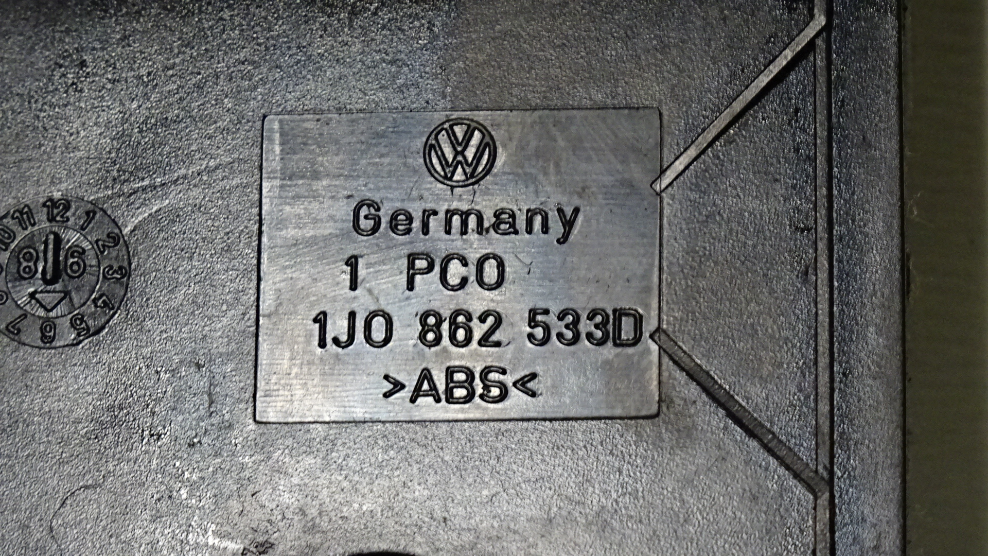VW Golf IV Bj1998 Getränkehalter hinten 1J086253D Dosenhalter hinten schwarz  - LRP Autorecycling