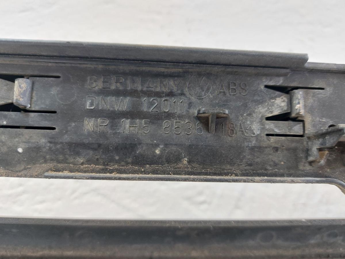 VW Vento 1HX0 Phase 2 original Kühlergrill graumetallic LC5P Halter beschädigt