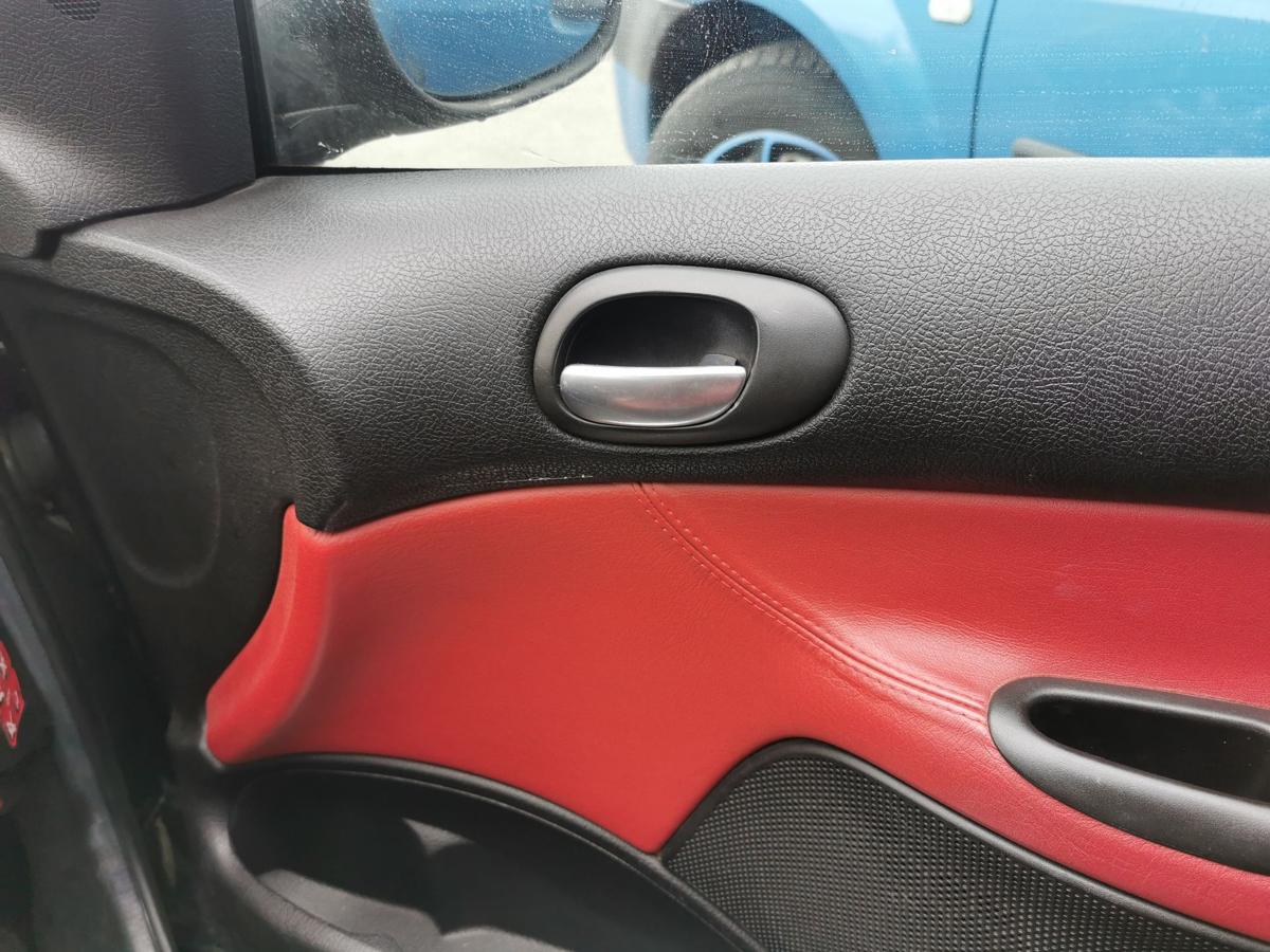 Peugeot 206 CC Türverkleidung Türpappe vorn rechts Leder rot schwarz