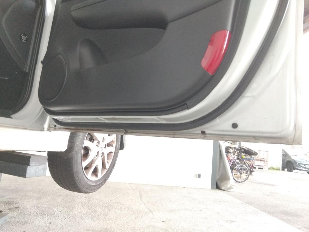 Hyundai i30 CW Kombi Tür vorn rechts Beifahrertür weiss 7F BJ2010 tschechische Produktion