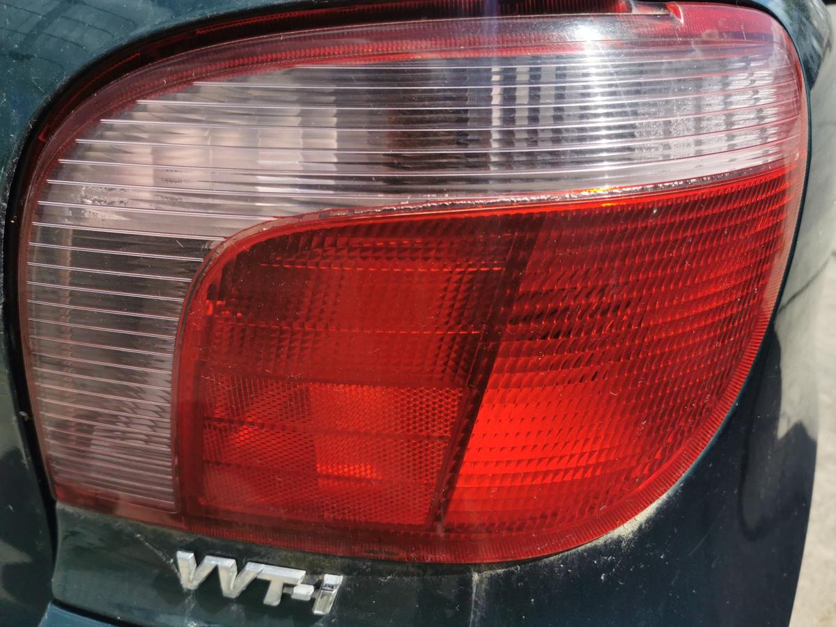 Toyota Yaris P1 Rückleuchte Schlussleuchte Rücklicht Lampe hinten rechts 3trg