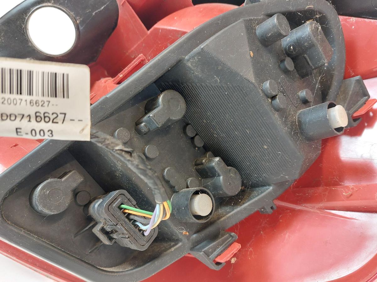 Renault Clio III R Rückleuchte Schlussleuchte Rücklicht hinten links mit Träger